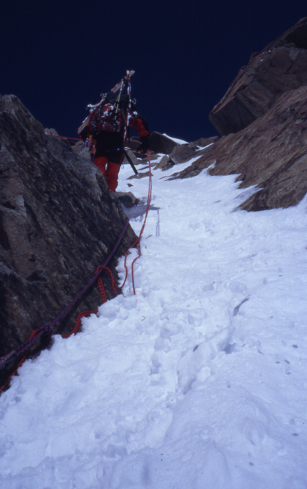 Abseiling off the Wildes Hinterbergl, with skis.
