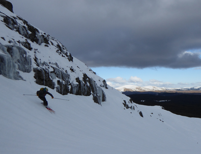 Skiing down the east side of Corserine, more or less the regular summer walkign route. 