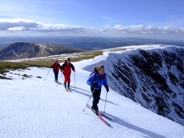 Skining to the summit of The Merrick in thin conditions.! 