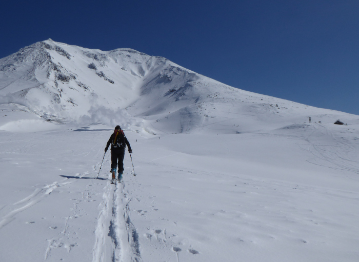 Skiing and Splitboarding on Assahidake, Hokkaido highpoint. 